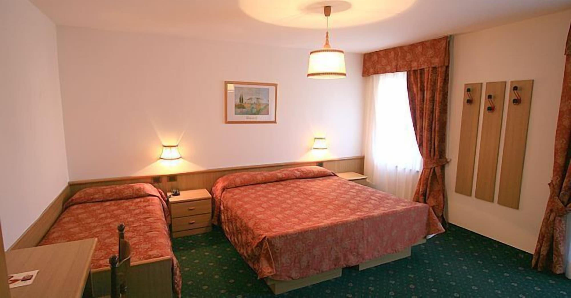 Hotel Arnika Pozza di Fassa Exteriér fotografie
