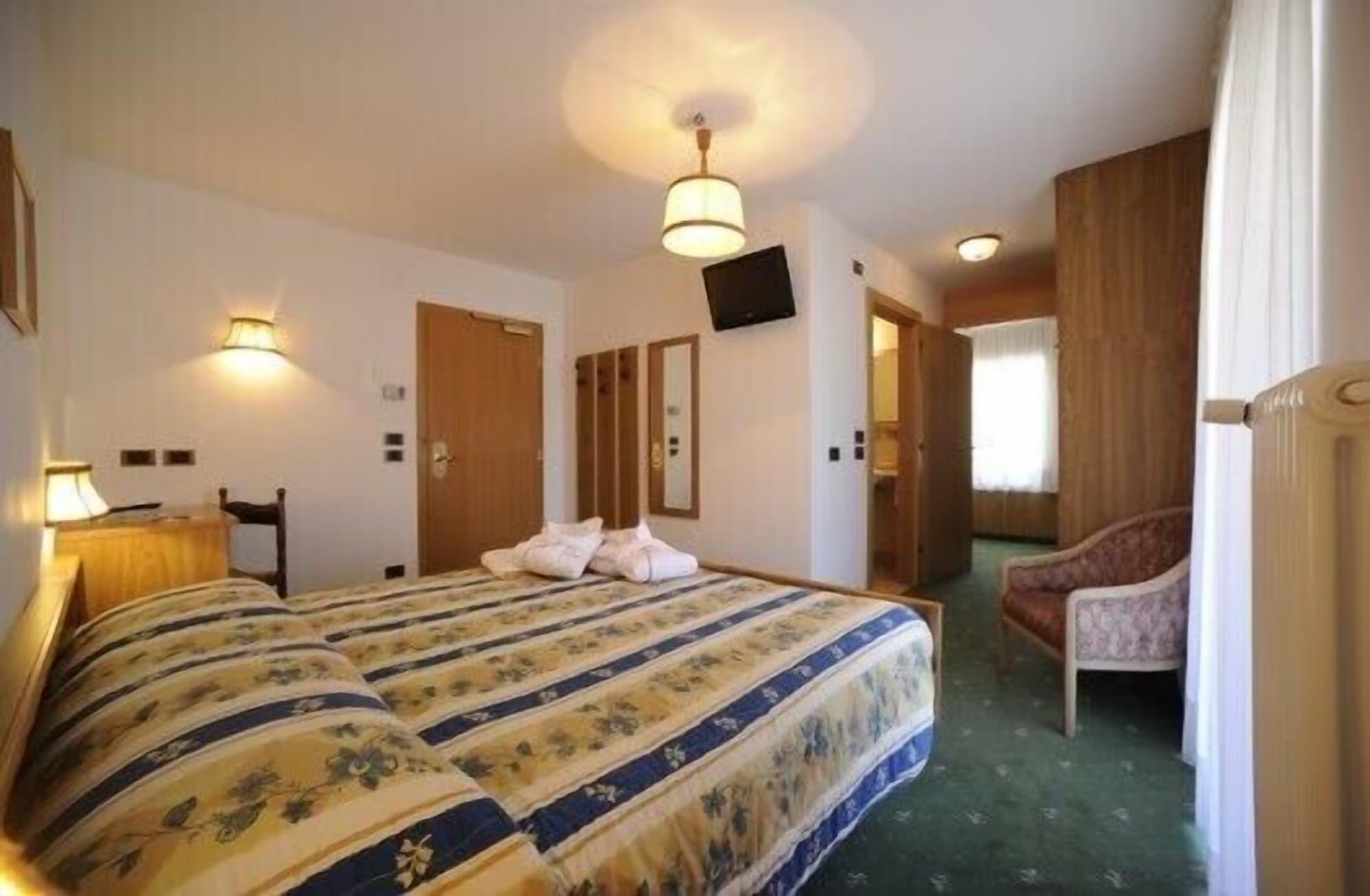 Hotel Arnika Pozza di Fassa Exteriér fotografie