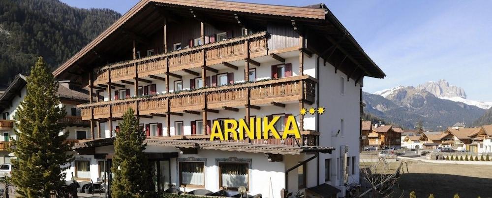 Hotel Arnika Pozza di Fassa Exteriér fotografie