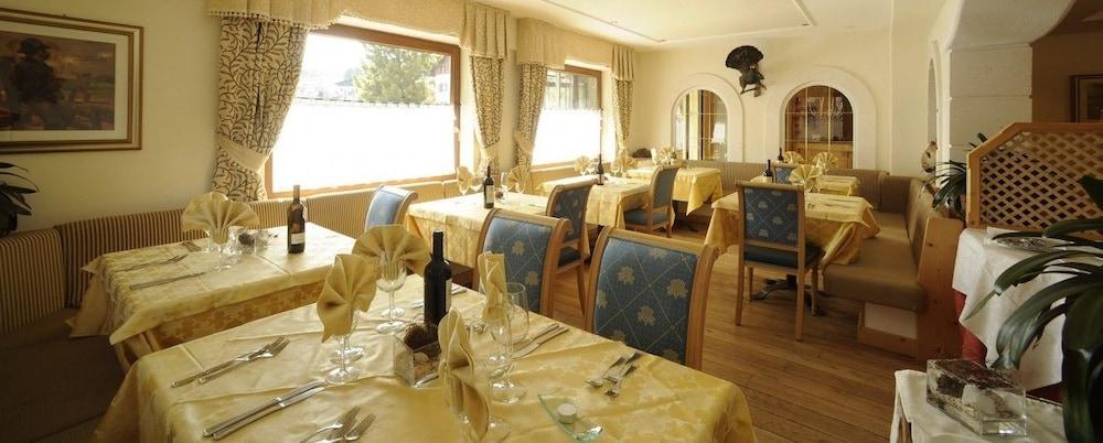 Hotel Arnika Pozza di Fassa Exteriér fotografie