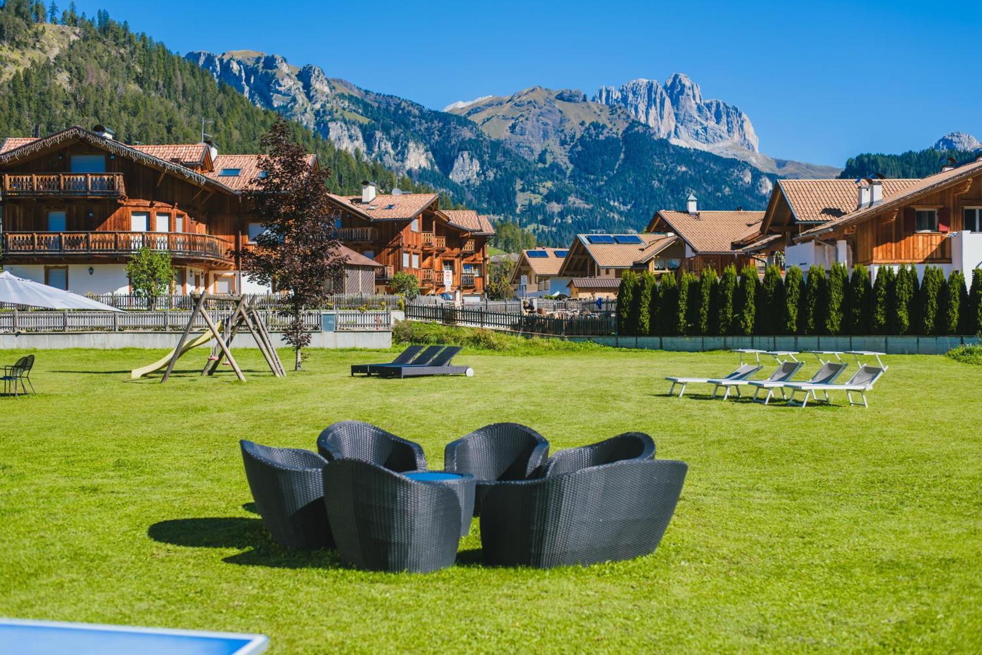 Hotel Arnika Pozza di Fassa Exteriér fotografie