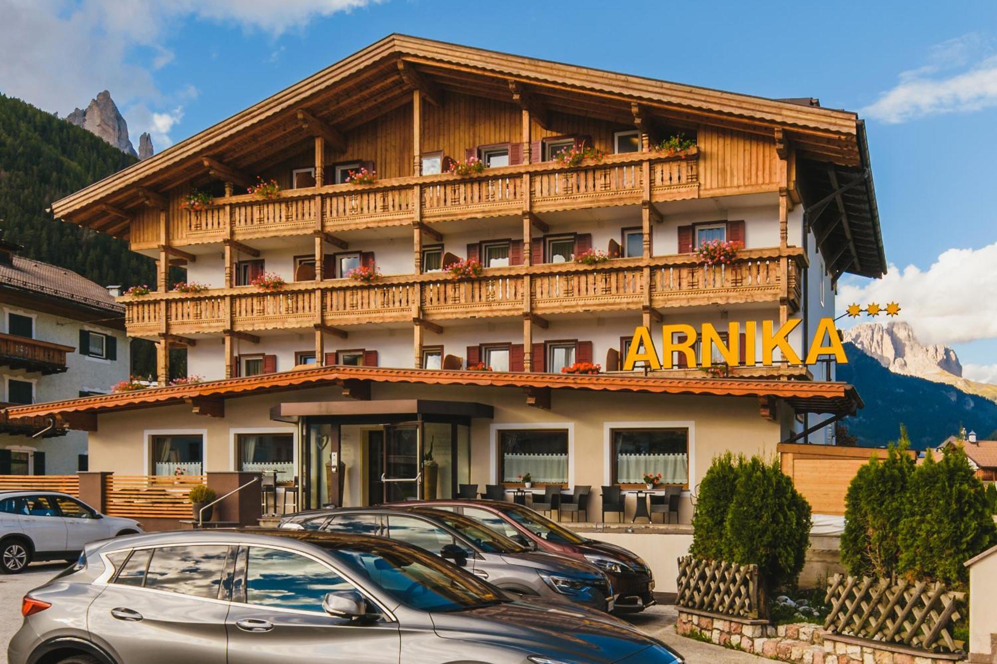 Hotel Arnika Pozza di Fassa Exteriér fotografie