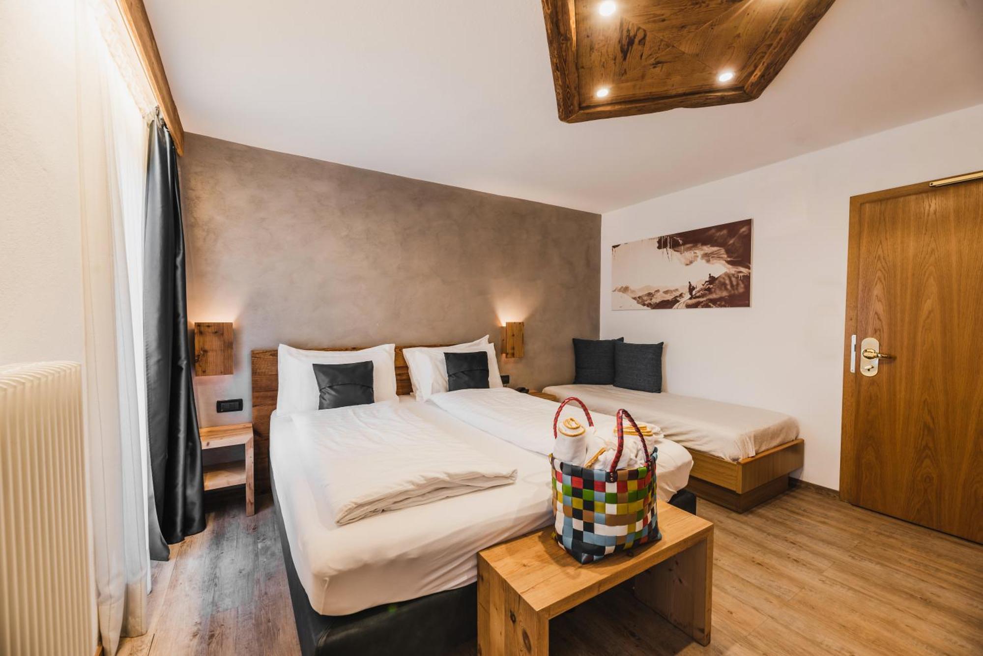 Hotel Arnika Pozza di Fassa Exteriér fotografie