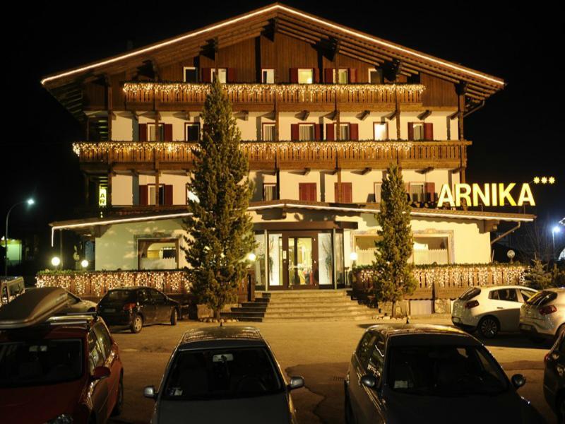 Hotel Arnika Pozza di Fassa Exteriér fotografie