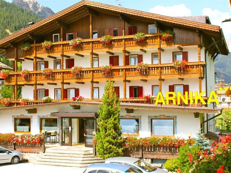 Hotel Arnika Pozza di Fassa Exteriér fotografie