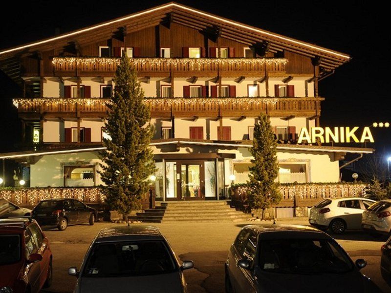 Hotel Arnika Pozza di Fassa Exteriér fotografie
